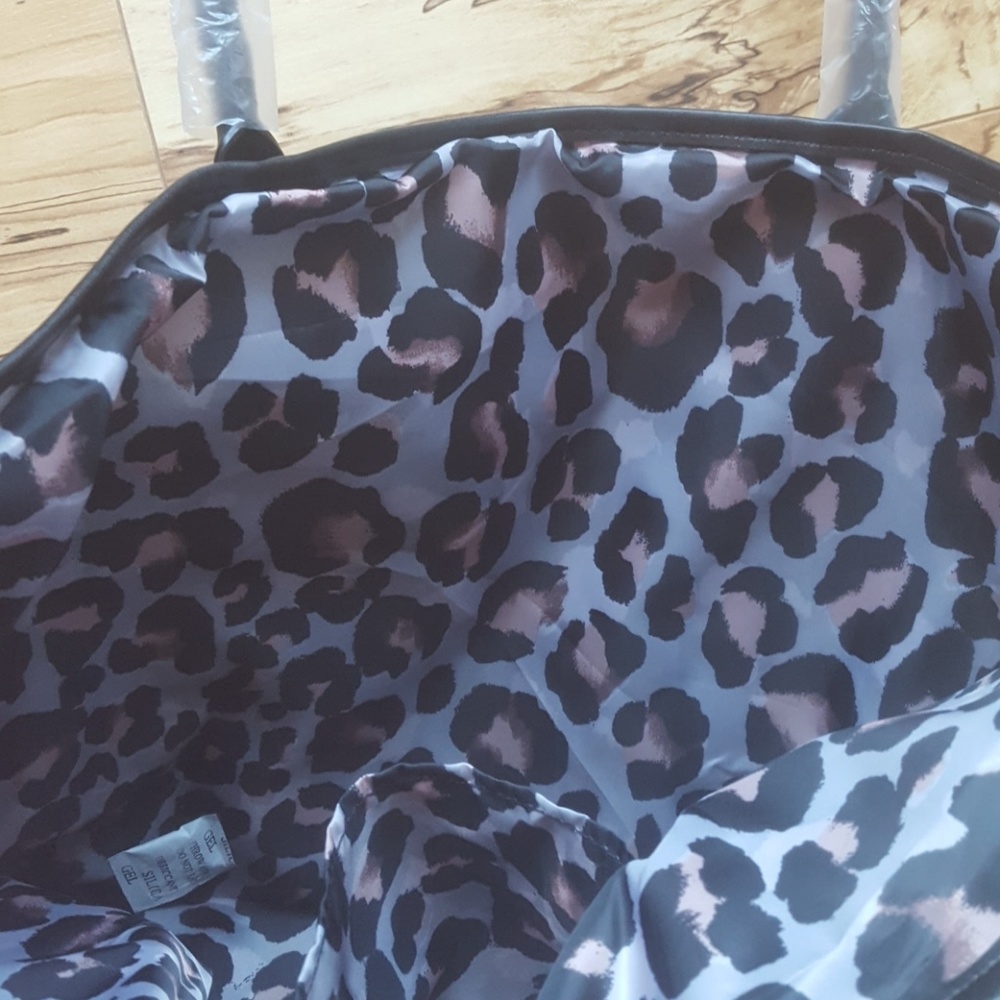 Victoria Secret NWT bag/ tote black and gold - Picture 5 of 6
